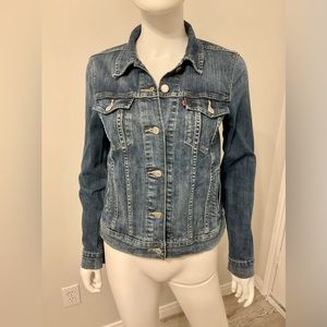 Levis Strauss & CO denim jacket with cotton blend buttons women's, size S.
